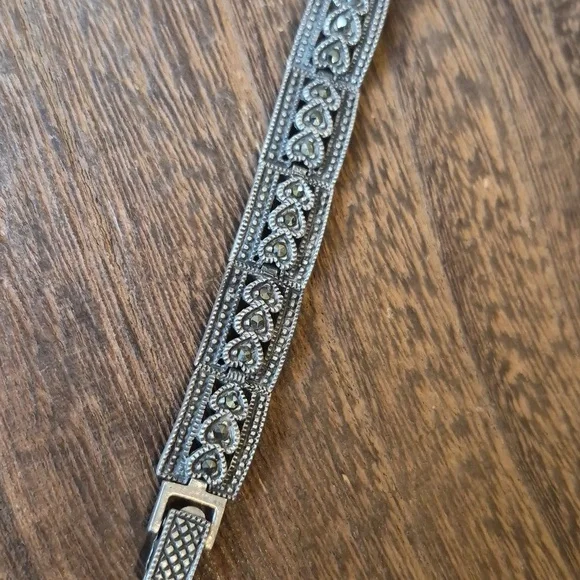 Vintage 925 Marcasite Heart Detail Chain Link Round Face Watch New Battery - Picture 5 of 12